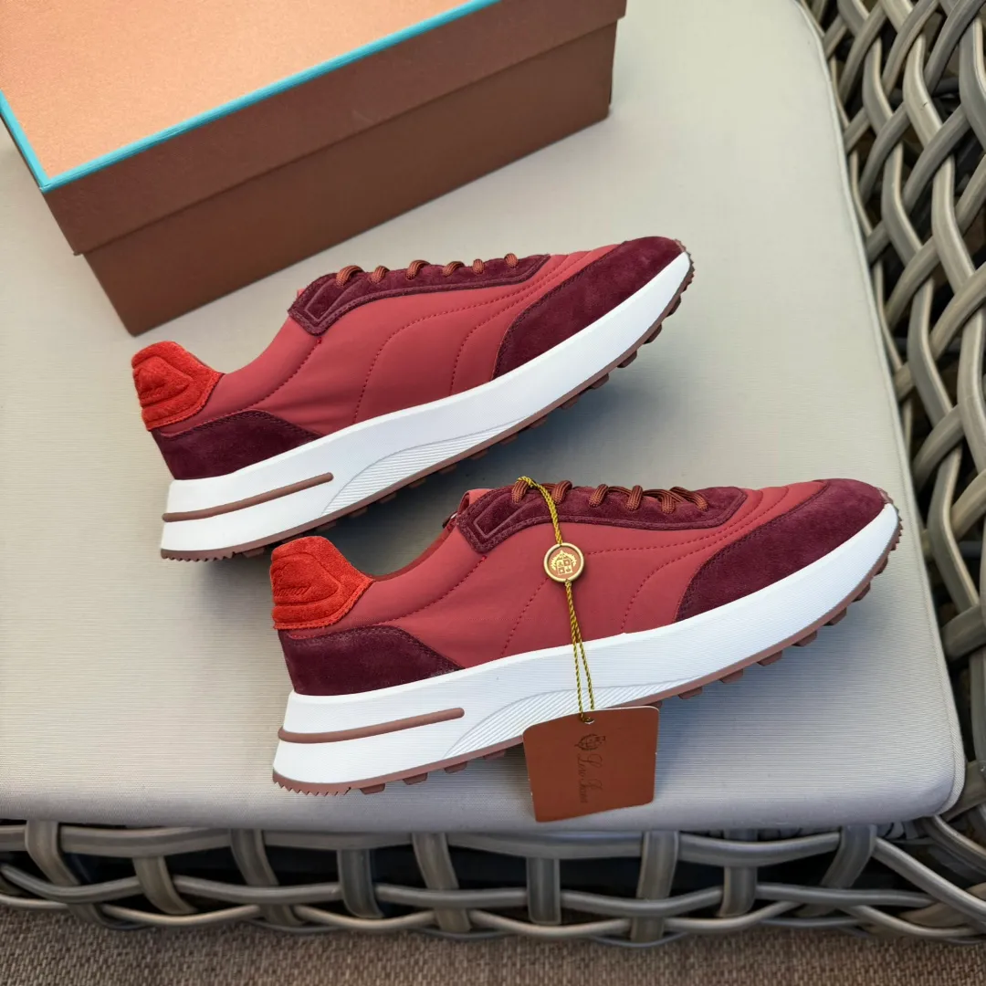 Factory price: 460💰Loro men's shoes💰iana WeekendWalk men's waterproof sports shoes! Waterproof canvas warm men's shoes, the lightest L men's shoes in history 💰jogging shoes, the upper is made of Wind microfiber with StormSystem® waterproof and windproof treatment and goatskin, which is waterproof and warm. There will be a little wrinkle on the upper, which is normal because the waterproof fabric is very soft and the exquisite carving is very challenging. Craftsmanship and lathe workmanship, the lining is made of cloth for a warmer and more comfortable fit, and the Kummel-colored rubber outsole is made of lightweight material: this structure ensures proper weight distribution during walking, improves shock absorption and rebound, enhances grip and stability, and the eyelets and upper back of the shoe are embellished with light and very comfortable shoes! Packed in the original box at the counter, multiple colors available! Size: 39-40-41-42-43-44 45 standard leather shoe size